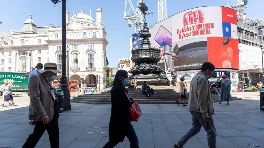 英国单日新增新冠确诊病例超5万例