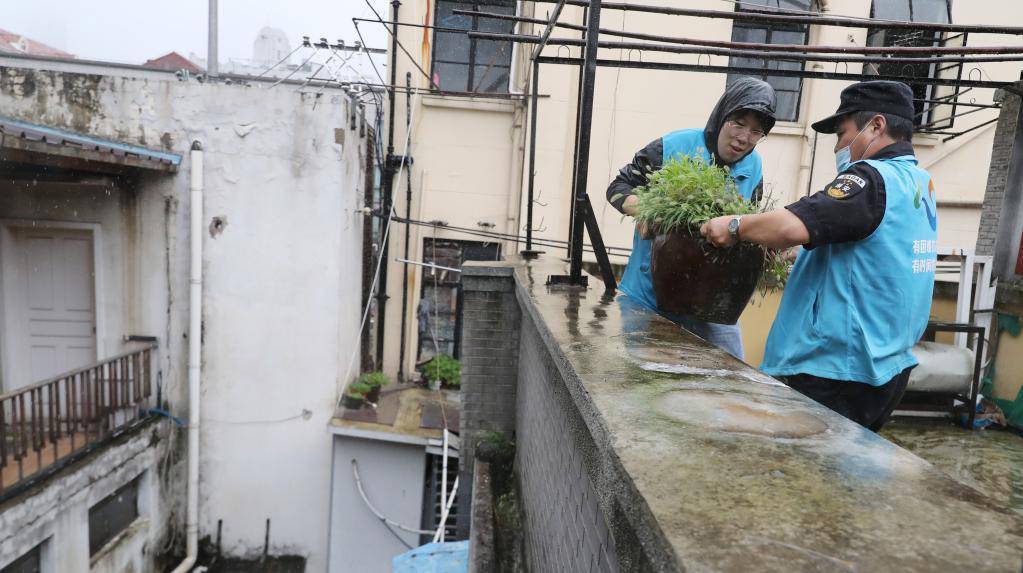 上海：台风“灿都”逼近 社区防范紧锣密鼓