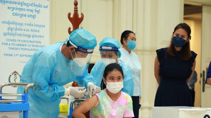 柬埔寨启动6岁至12岁儿童新冠疫苗接种