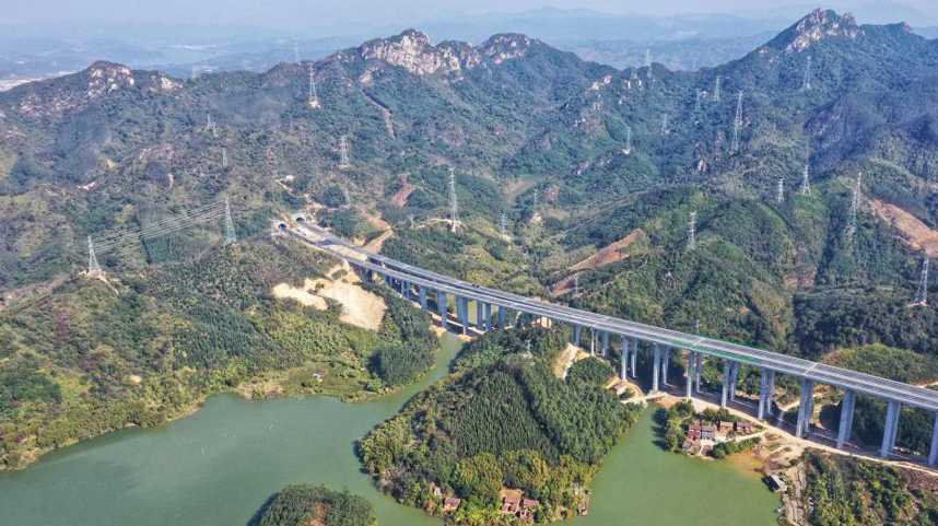广东湖南跨省大通道广连高速即将通车