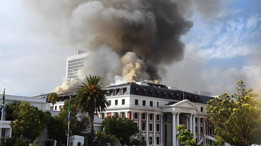 南非议会建筑发生复燃损失进一步扩大