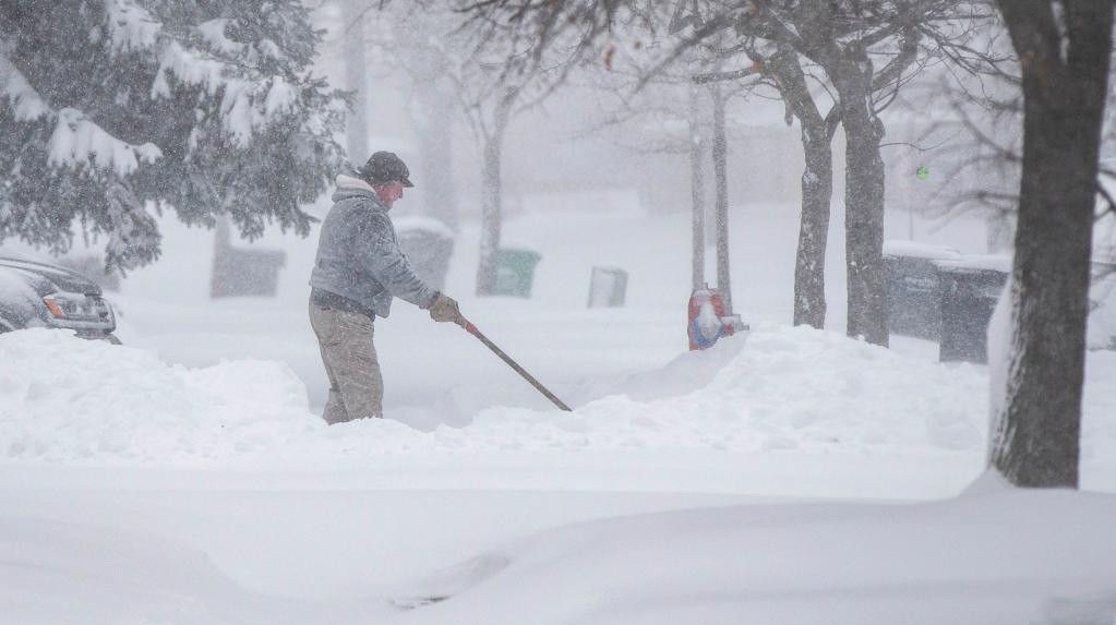 暴风雪袭击加拿大大多伦多地区