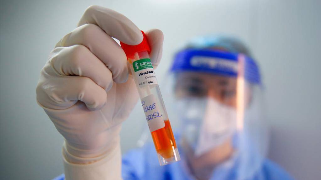 罗马尼亚增加新冠病毒检测点应对疫情高峰