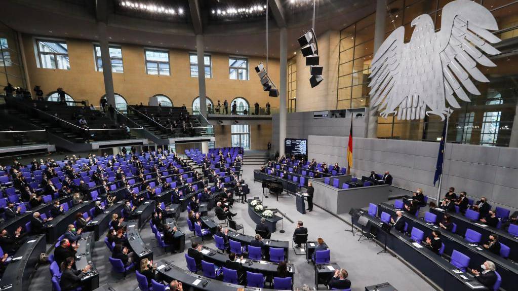 德国联邦议院举行纳粹大屠杀受害者纪念活动