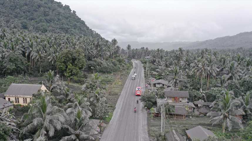 菲律宾布卢桑火山喷发