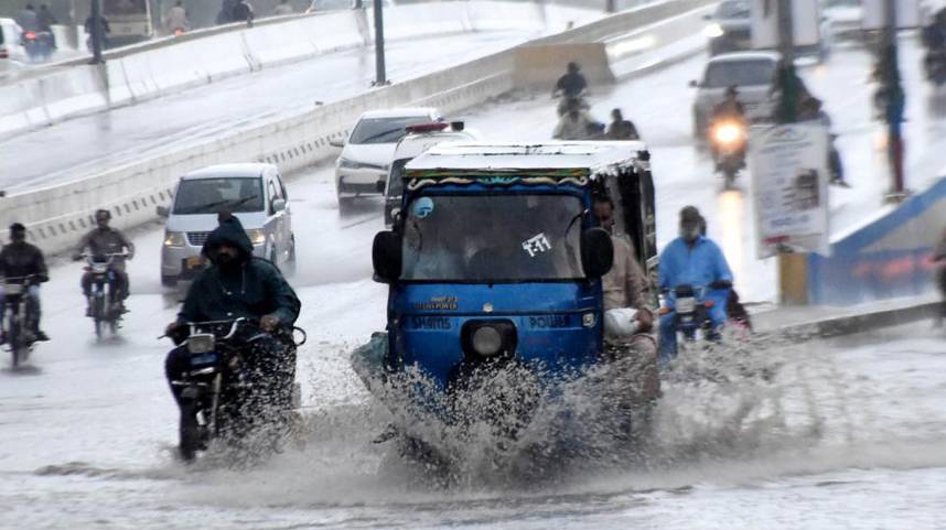 巴基斯坦遭遇多轮强降雨天气 引发洪涝灾害 