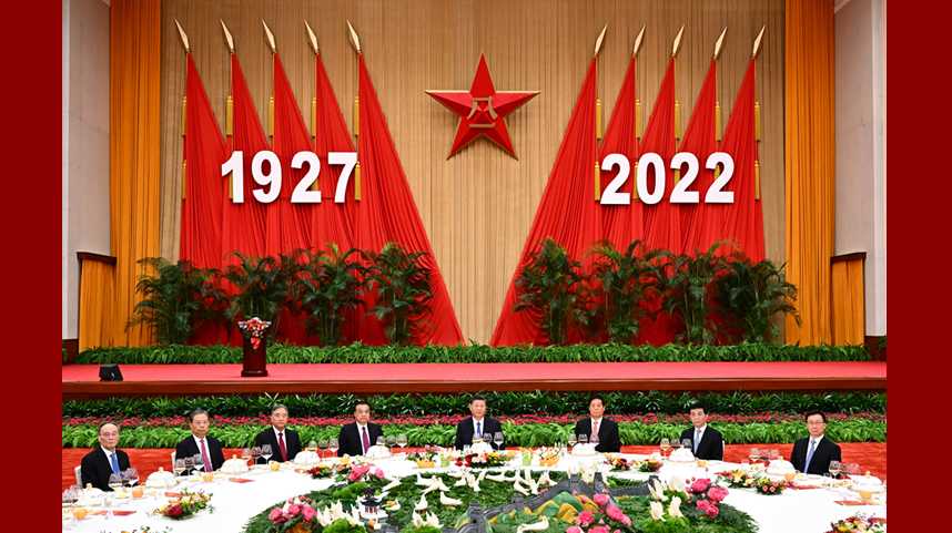 国防部举行盛大招待会 热烈庆祝中国人民解放军建军95周年 习近平出席