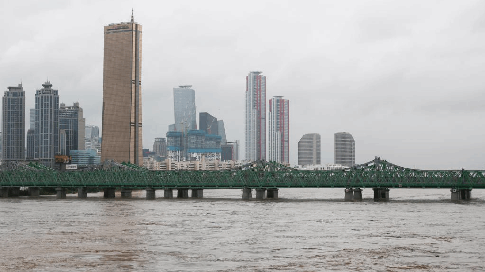 韩国首都圈遭遇强降雨