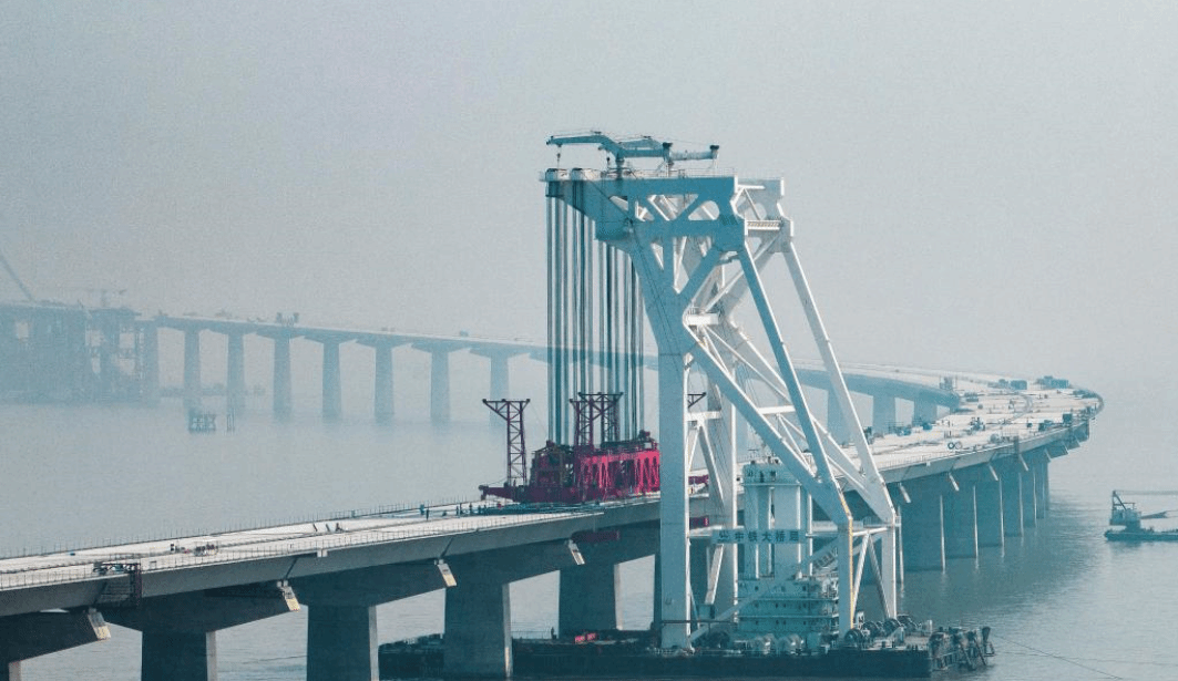 深中通道海上非通航孔桥完成全部混凝土箱梁架设