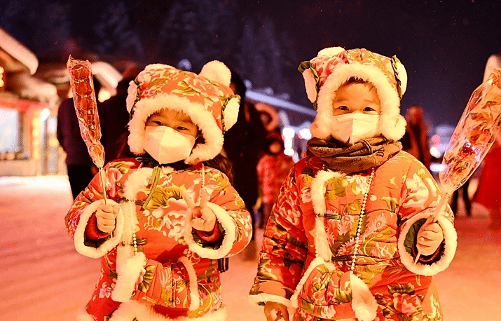 玉兔迎新春 萌娃闹雪乡