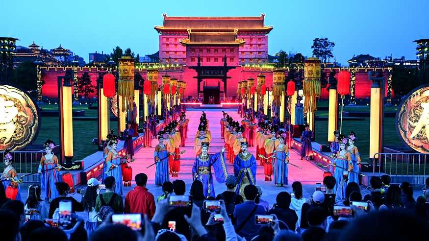 西安城墙景区“五一”旅游火热