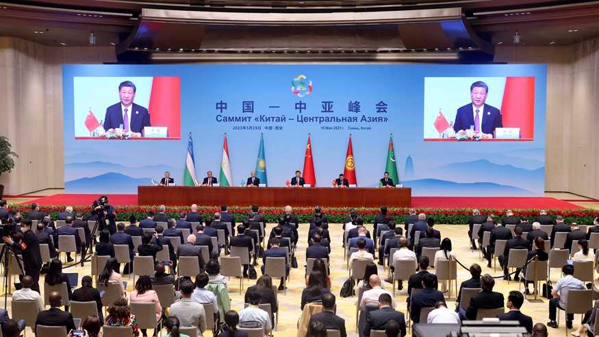 习近平同中亚五国元首共同会见记者