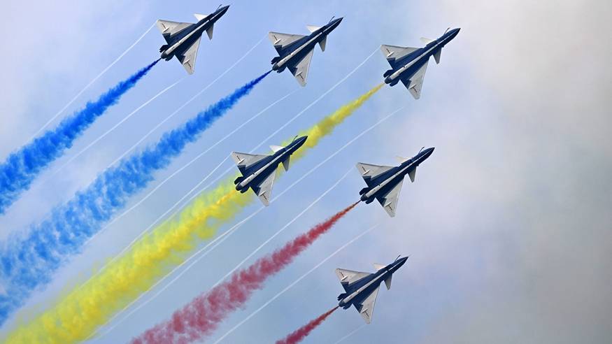 空军以独特空中礼仪欢迎新飞行学员加入“蓝天方阵”