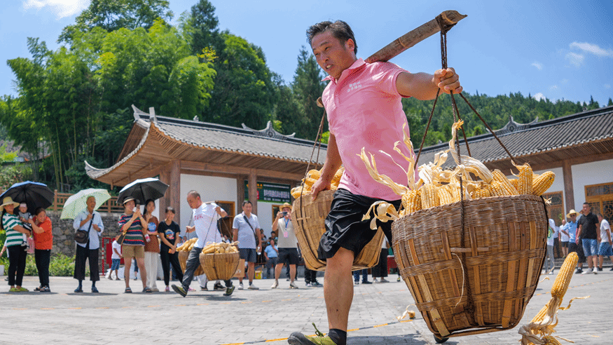 趣味运动会 引客进乡村