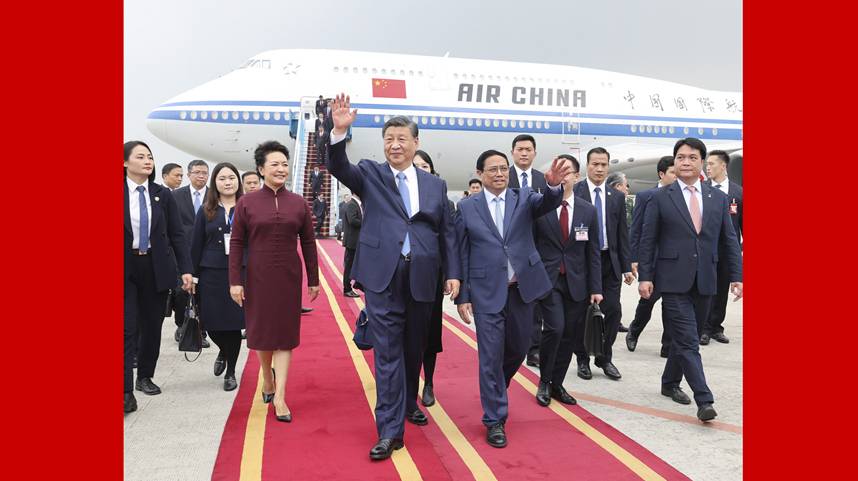 习近平抵达河内对越南进行国事访问