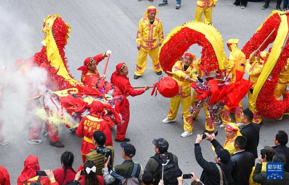 新华全媒+｜贵州石阡：百龙闹新春 欢庆毛龙节