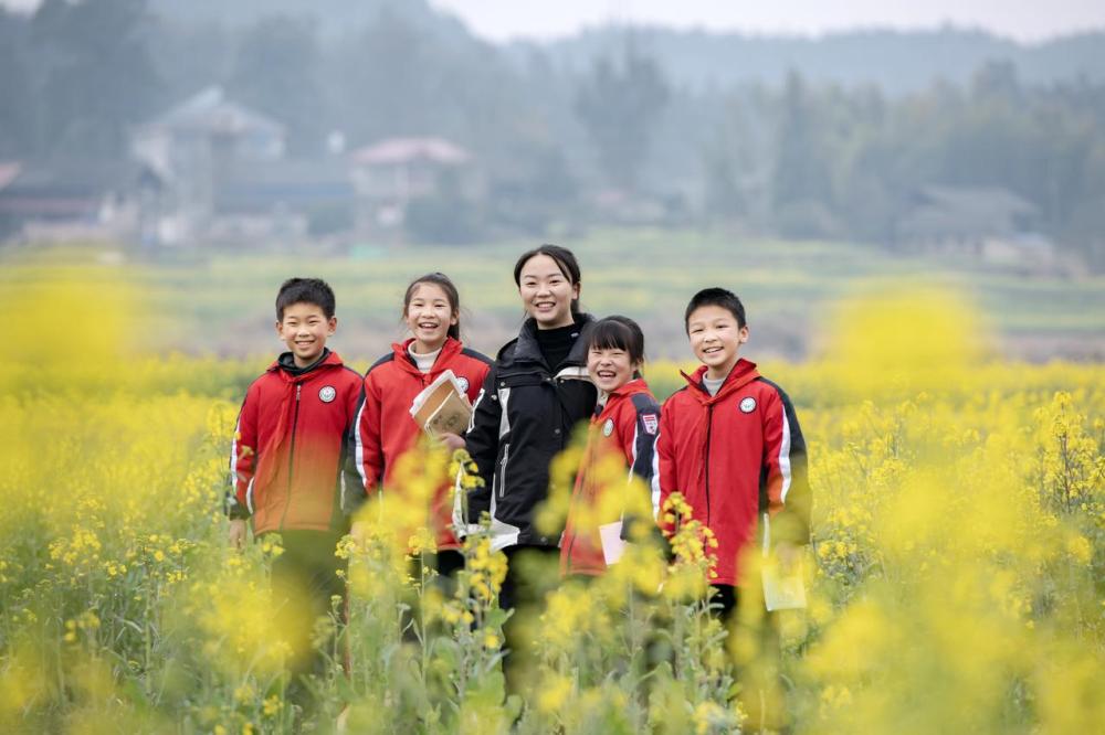说明: http://education.news.cn/20240513/e59b7b4c1e5e4da99c21875d36d9387f/20240513e59b7b4c1e5e4da99c21875d36d9387f_202405133a96d10705af4b2dbd368f141f618557.jpeg