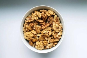经常吃核桃不仅能补脑还能调血脂、助睡眠