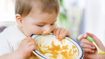 母乳期吃什么对宝宝好？应该如何戒断夜奶