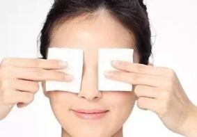 å’‹ä¿å…»çœ¼éƒ¨å‘¨å›´çš„çš®è‚¤ï¼Ÿçœ¼éƒ¨å‘¨å›´å°é¢—ç²’æ˜¯å•¥