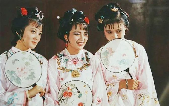 从庶出小姐到刺手玫瑰 她是如何逆风翻盘的