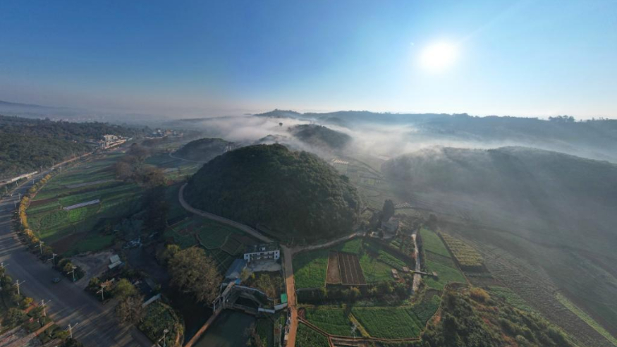 特写：云贵准静止锋下，那群追“锋”的人