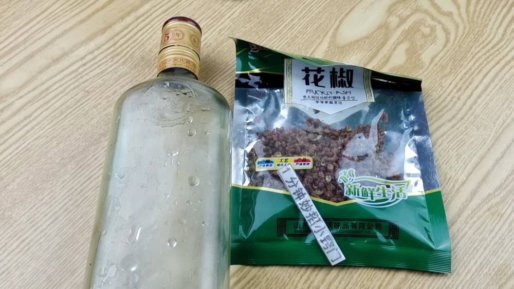 白酒泡花椒 妙用太棒了 解决很多人都有的困扰 