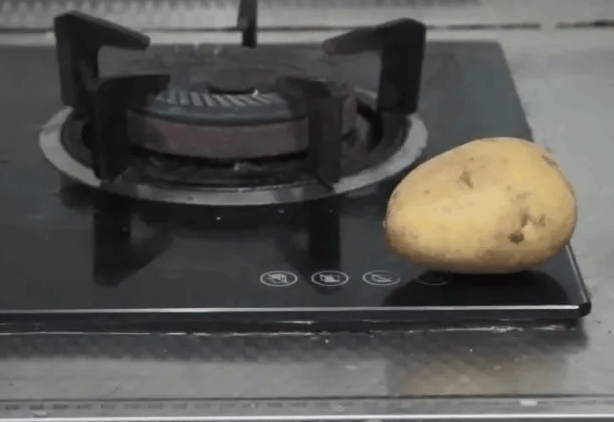 油烟机上放一个土豆 原来这么厉害效果太好了
