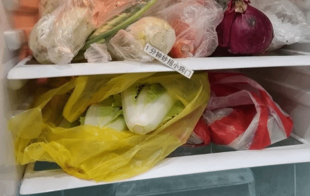 买菜回来 切记别带塑料袋放冰箱 我也是才知道