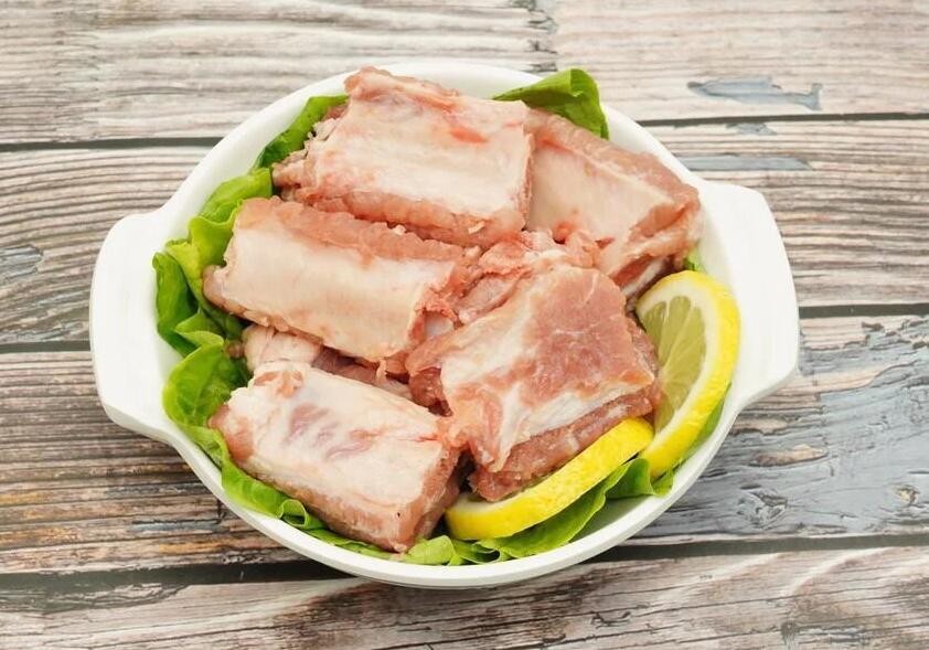 买排骨时内行人绝不要肉多的 讲究“3买3不买”