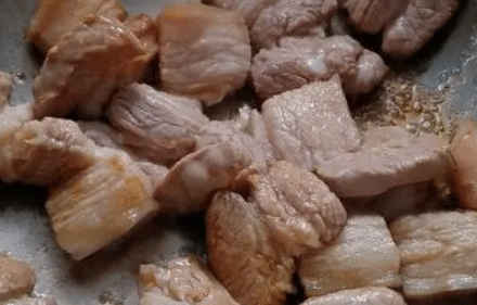 男子三伏天进补吃了这种肉 结果“痛到想锯腿”