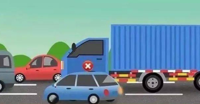 离大车远点！如何避免盲区伤人 保证交通安全