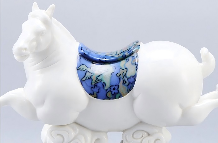 贴合年轻群体 生肖瓷成年货新宠