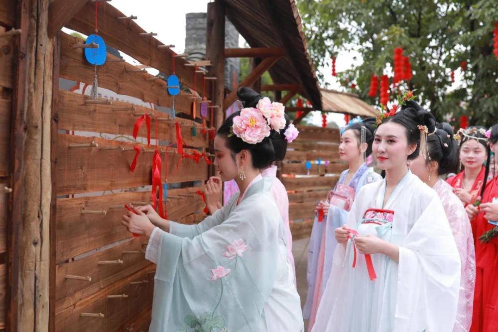 百花生日是花朝 来看四川历史名人中的“十二花神”