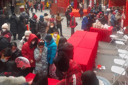 武汉：文艺迎新春 民俗街上年味浓