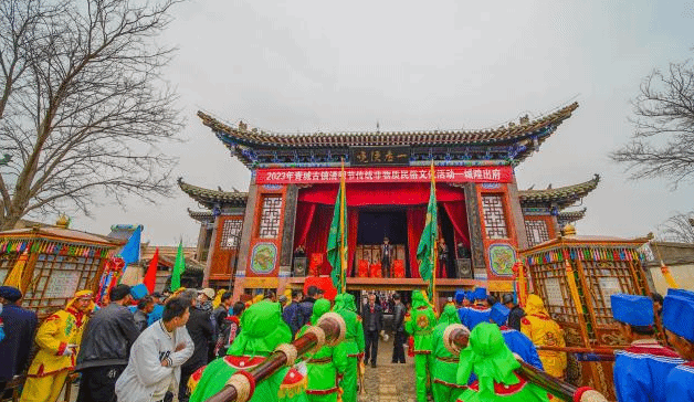 甘肃榆中：千年古镇上演传统民俗文化活动“城隍出府”