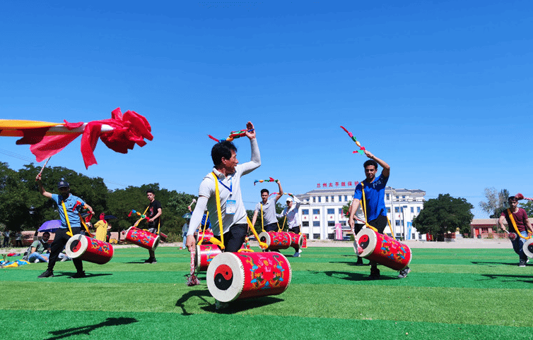 甘玩甘乐 40多名留学生兰州新区体验非遗技艺