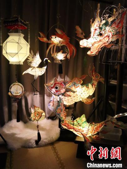 安徽“90后”女孩周馨慰制作的精美花灯。 受访者供图 安徽“90后”女孩周馨慰制作的精美花灯。 受访者供图