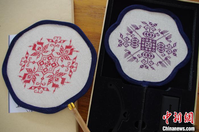图为制作完成的架花作品。 冯诗洁 摄 图为制作完成的架花作品。 冯诗洁 摄