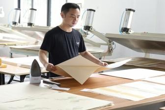 中国独特的书画用纸手工艺品 帮宣纸“触网”