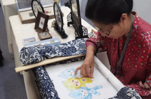 浙江非遗亮相新疆 数字化技术全景展现非遗之美