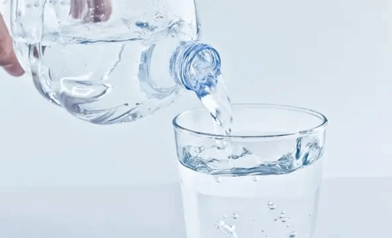 如何选购矿泉水？