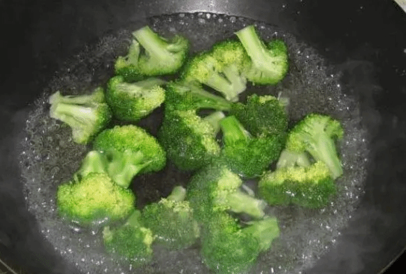 焯水不是简单煮一下！哪些食材需要焯水