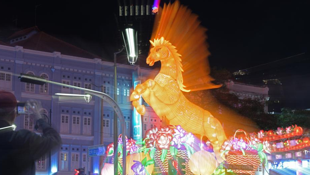 新加坡牛车水春节灯饰正式亮起