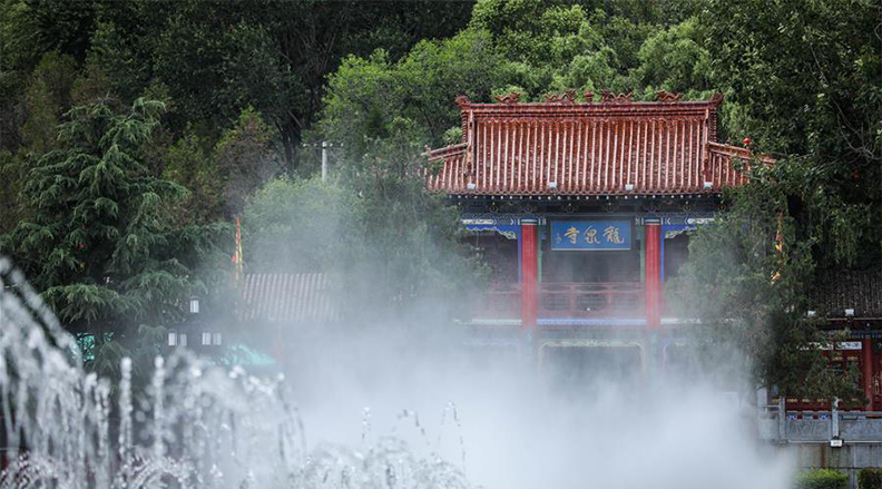 甘肃崇信：秀美龙泉寺