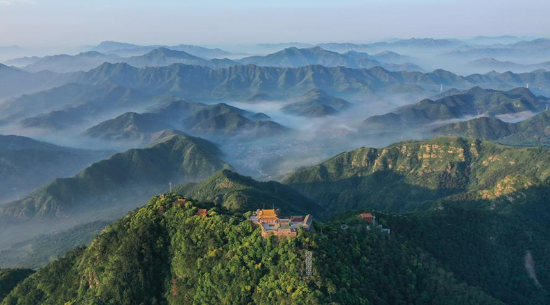 夏日景忠山