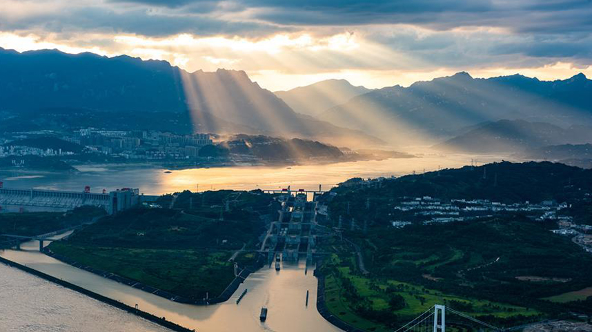 三峡夕照美如画