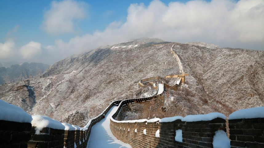 古长城上雪茫茫