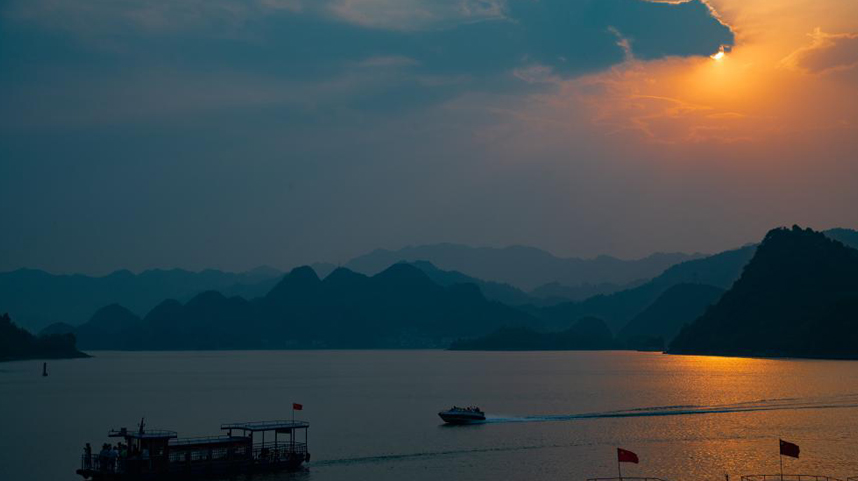 夕照百花湖