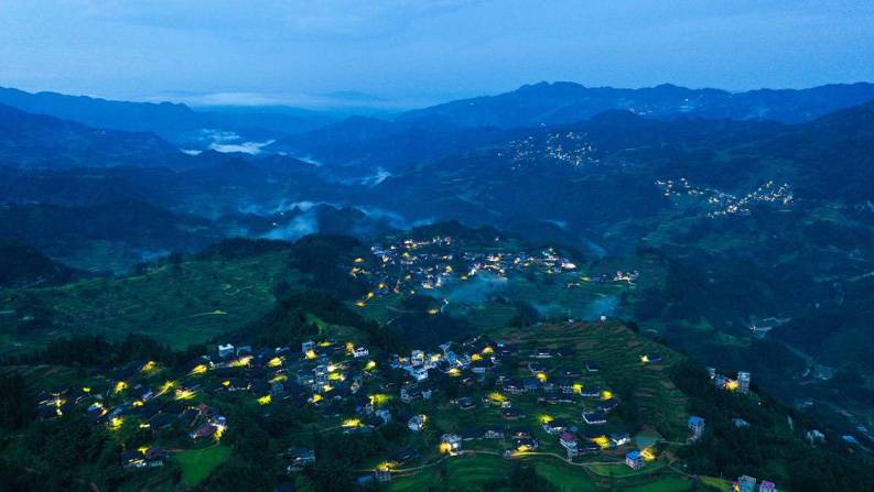 可爱的乡村——点亮大苗山的夜色